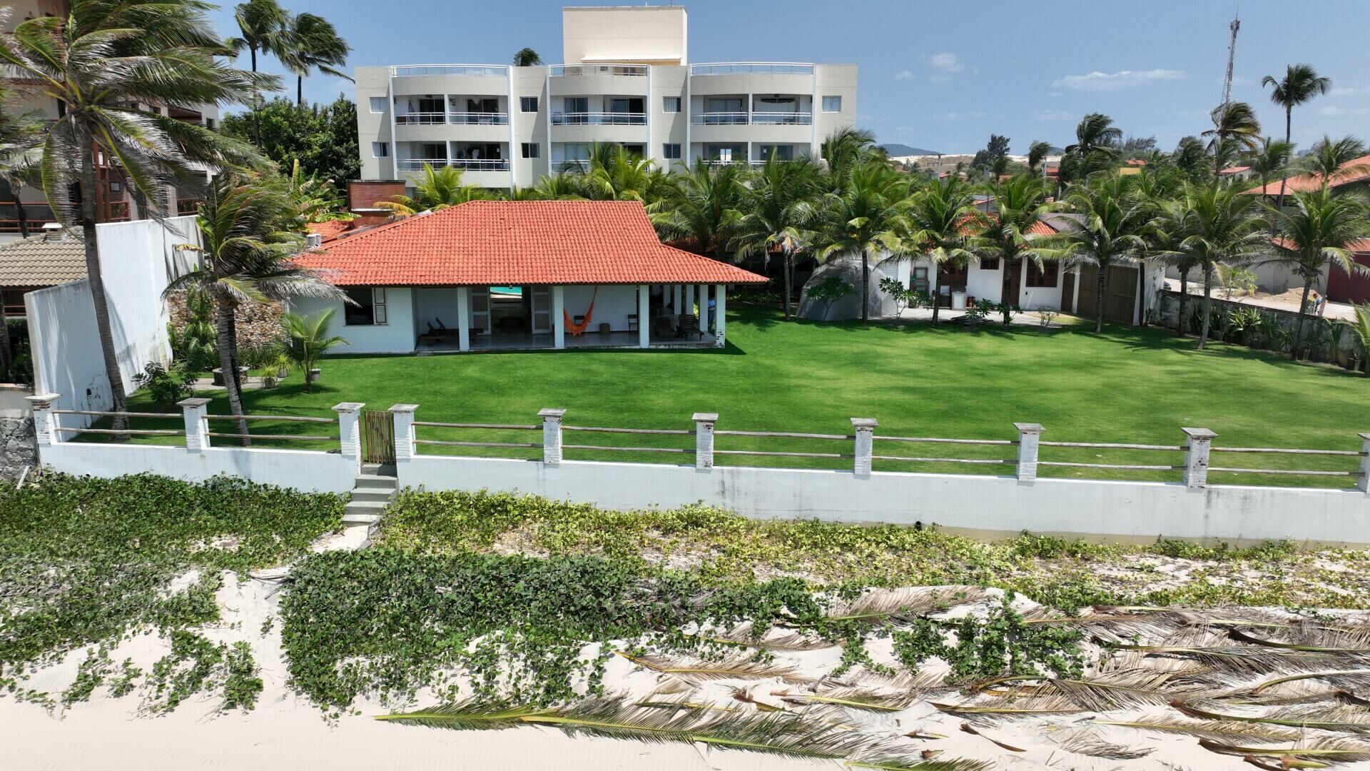 Imagem de Casa no Cumbuco frente mar em grande terreno pé na areia